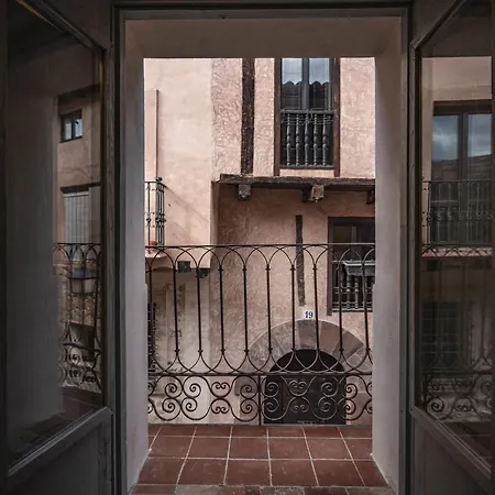 La Casa Amarilla Calomarde Apartmán *