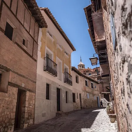 La Casa Amarilla Calomarde Апартаменты *