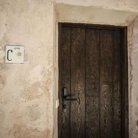 La Casa Amarilla Calomarde 아파트